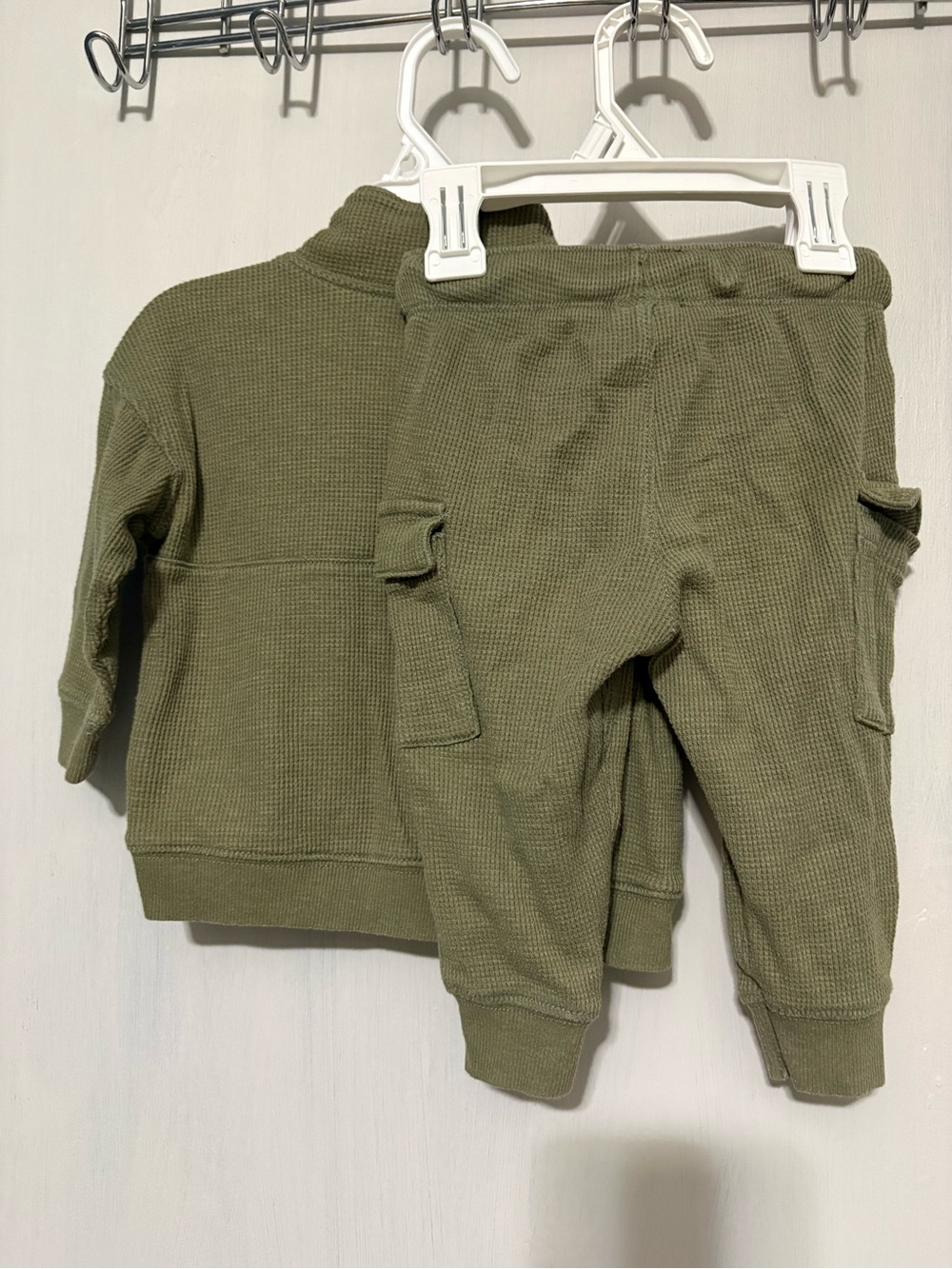 12M Carters Set - Picture 3 of 4